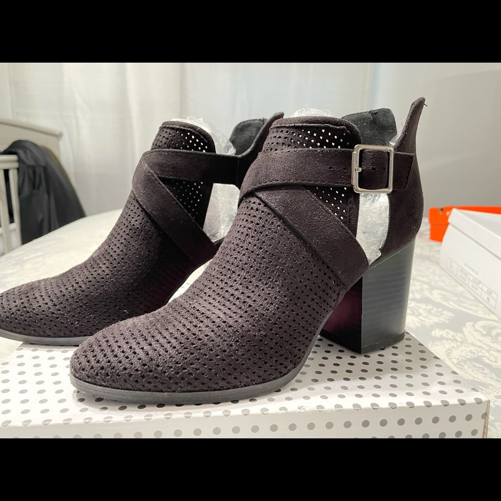 Mesh booties